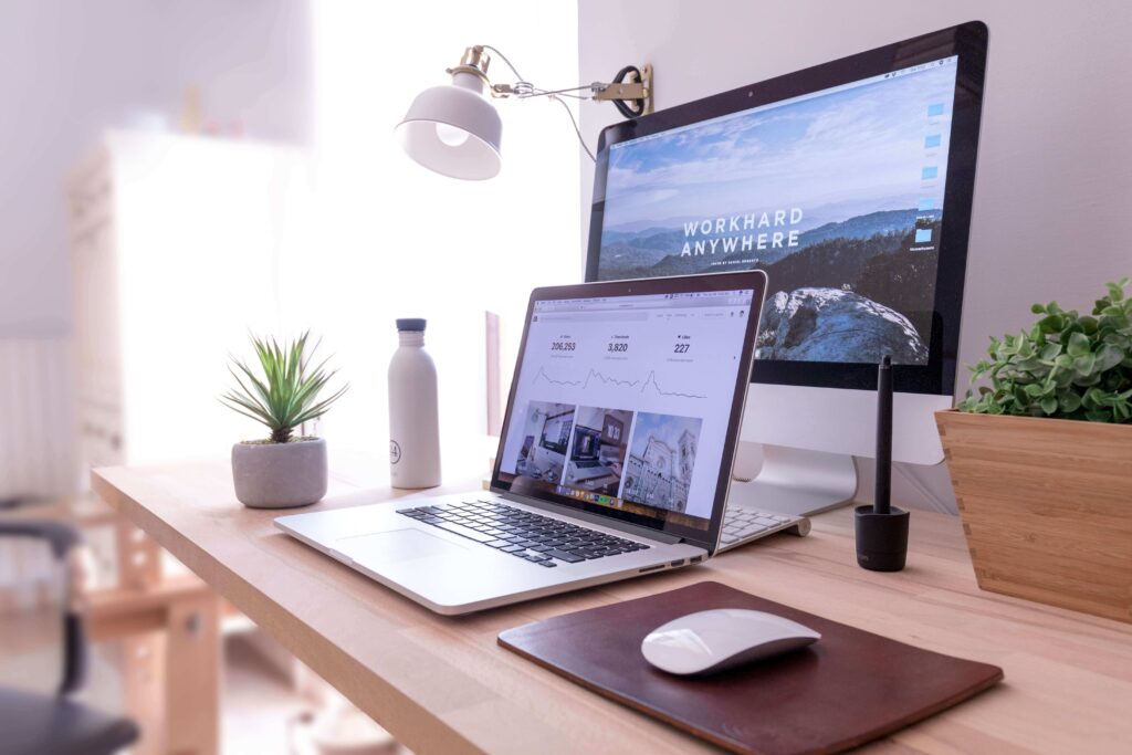 ordinateurs sur bureau